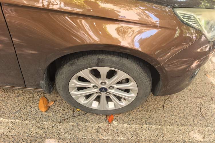 Used Ford Escort 2015 1.5L Automatic Fashion Model Right Front Wheel Hub