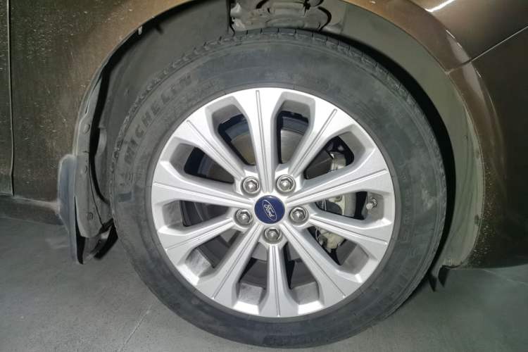 Used Ford Escort 2015 1.5L Automatic Fashion Model Right Front Wheel Hub