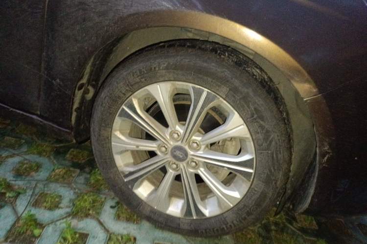 Used Ford Escort 2015 1.5L Automatic Fashion Model Right Front Wheel Hub
