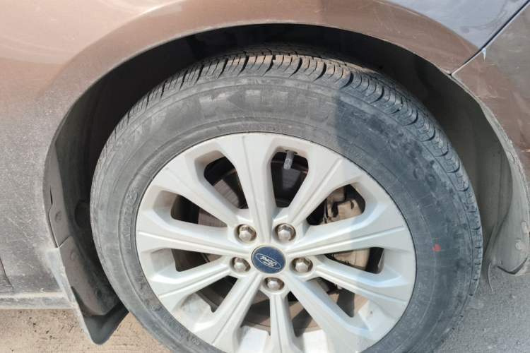 Used Ford Escort 2015 1.5L Automatic Fashion Model Right Front Wheel Hub