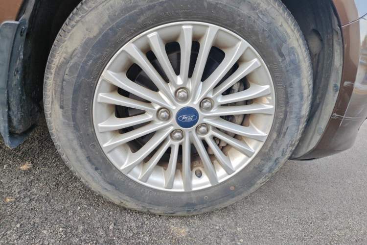Used Ford Escort 2015 1.5L Automatic Comfort Edition Right Front Wheel Hub