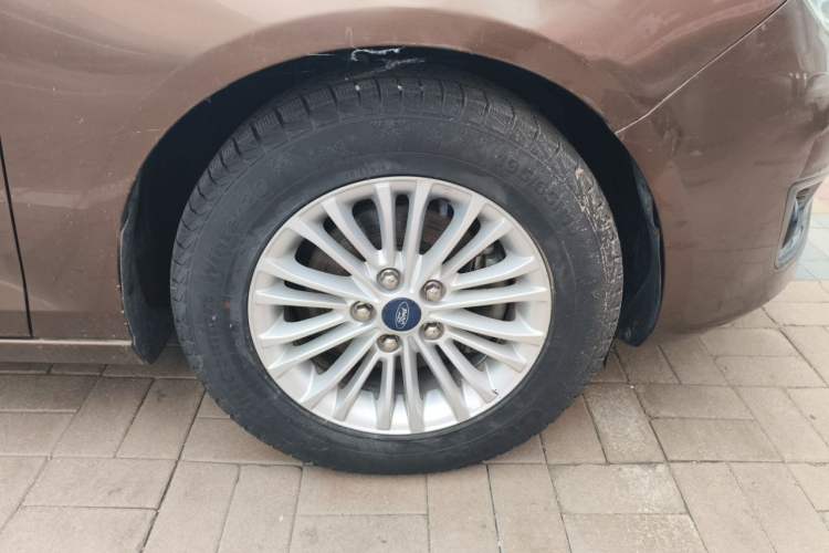 Used Ford Escort 2015 1.5L Automatic Comfort Edition Right Front Wheel Hub
