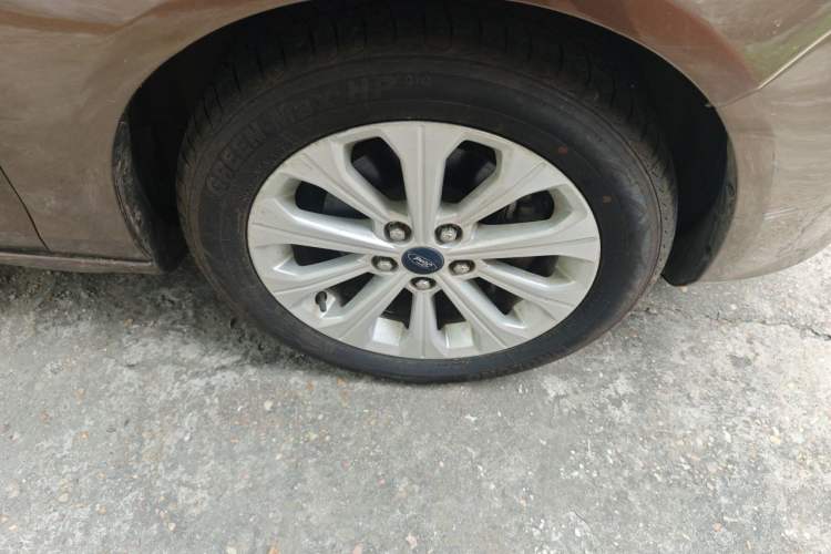 Used Ford Escort 2015 1.5L Automatic Fashion Model Right Front Wheel Hub