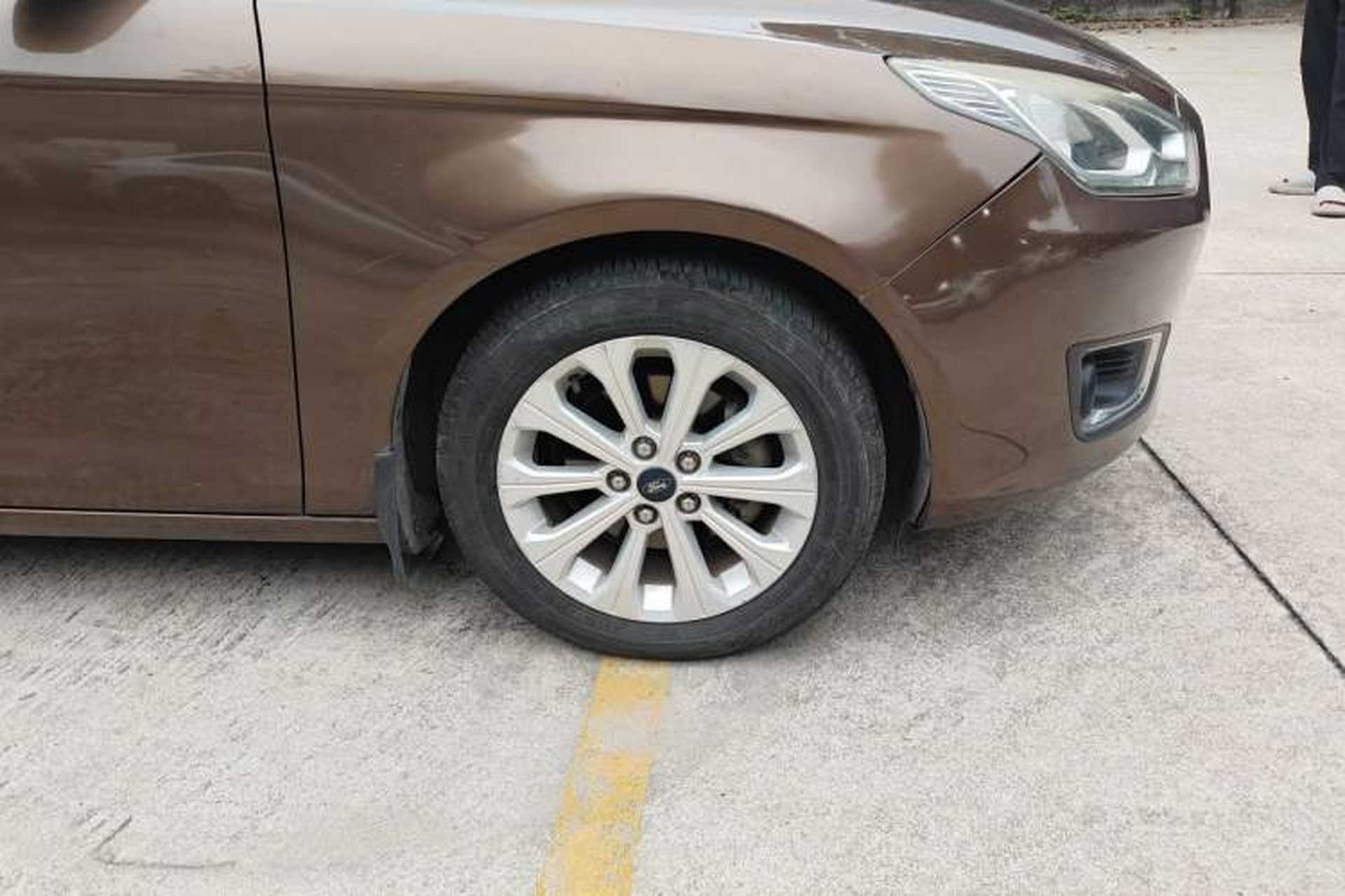 Used Ford Escort 2015 1.5L Manual Fashion Edition Right Front Wheel Hub