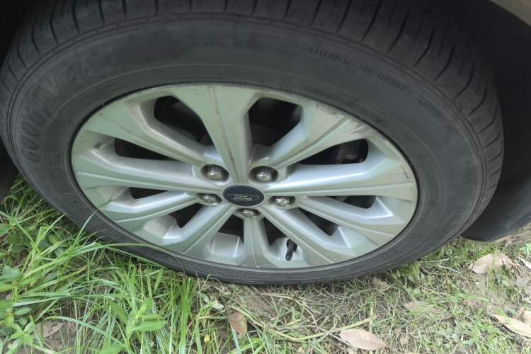 Used Ford Escort 2015 1.5L Automatic Fashion Model Right Front Wheel Hub