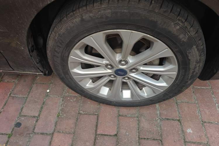 Used Ford Escort 2015 1.5L Automatic Fashion Model Right Front Wheel Hub
