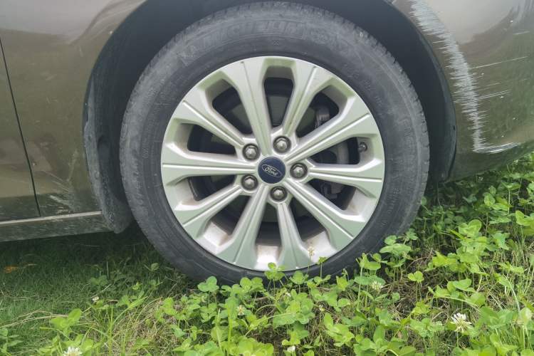 Used Ford Escort 2015 1.5L Automatic Fashion Model Right Front Wheel Hub