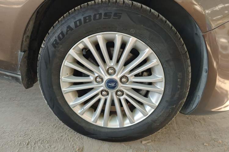 Used Ford Escort 2015 1.5L Manual Comfort Model Right Front Wheel Hub
