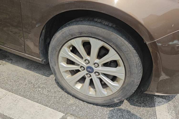 Used Ford Escort 2015 1.5L Automatic Fashion Model Right Front Wheel Hub