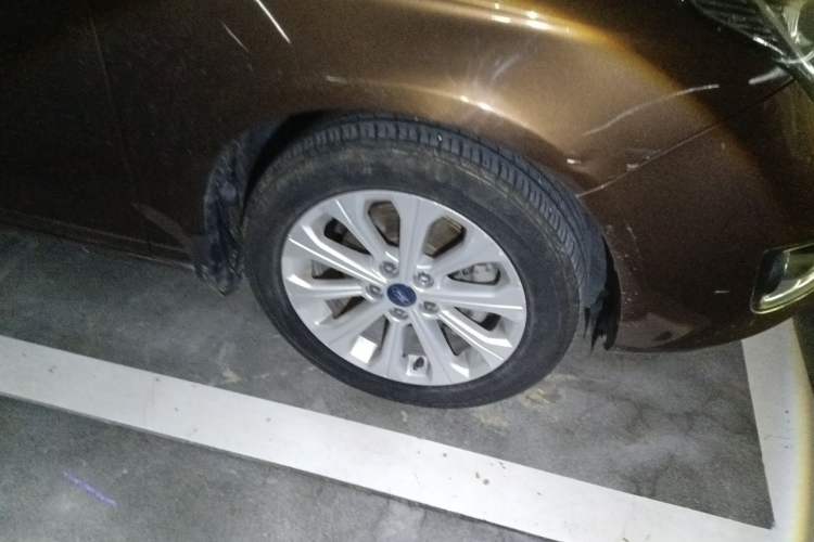 Used Ford Escort 2015 1.5L Automatic Fashion Model Right Front Wheel Hub