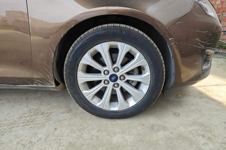 Used Ford Escort 2015 1.5L Manual Fashion Edition Right Front Wheel Hub