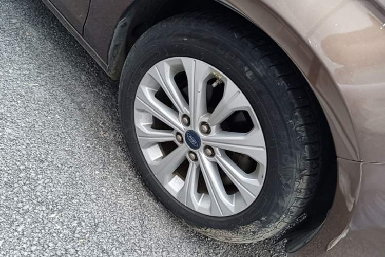 Used Ford Escort 2015 1.5L Automatic Fashion Model Right Front Wheel Hub
