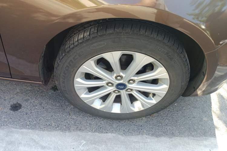Used Ford Escort 2015 1.5L Automatic Fashion Model Right Front Wheel Hub