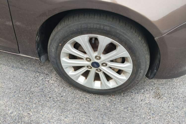 Used Ford Escort 2015 1.5L Automatic Fashion Model Right Front Wheel Hub
