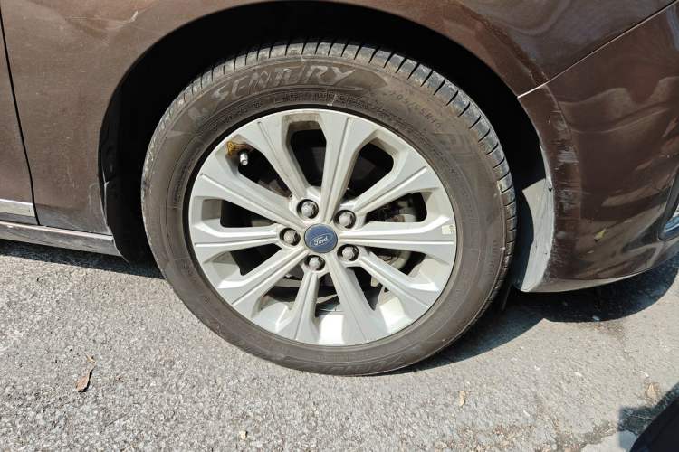 Used Ford Escort 2015 1.5L Automatic Fashion Model Right Front Wheel Hub