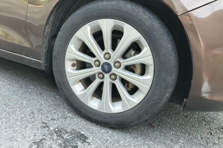 Used Ford Escort 2015 1.5L Automatic Fashion Model Right Front Wheel Hub