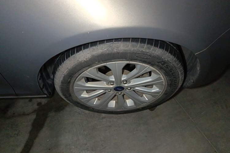 Used Ford Escort 2015 1.5L Manual Fashion Edition Right Front Wheel Hub