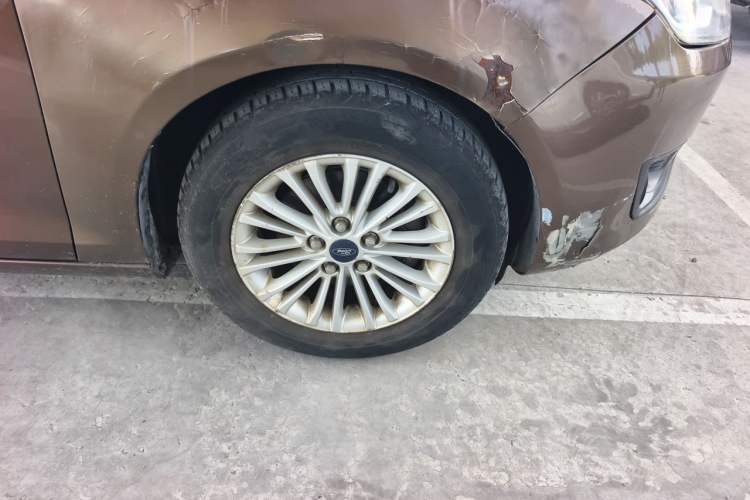 Used Ford Escort 2015 1.5L Automatic Comfort Edition Right Front Wheel Hub