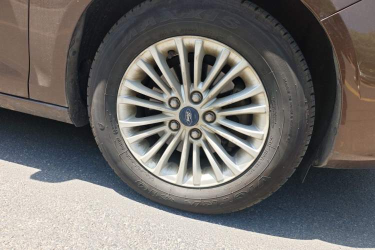 Used Ford Escort 2015 1.5L Automatic Comfort Edition Right Front Wheel Hub