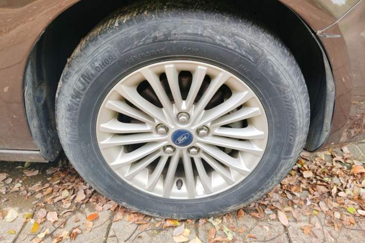 Used Ford Escort 2015 1.5L Automatic Comfort Edition Right Front Wheel Hub