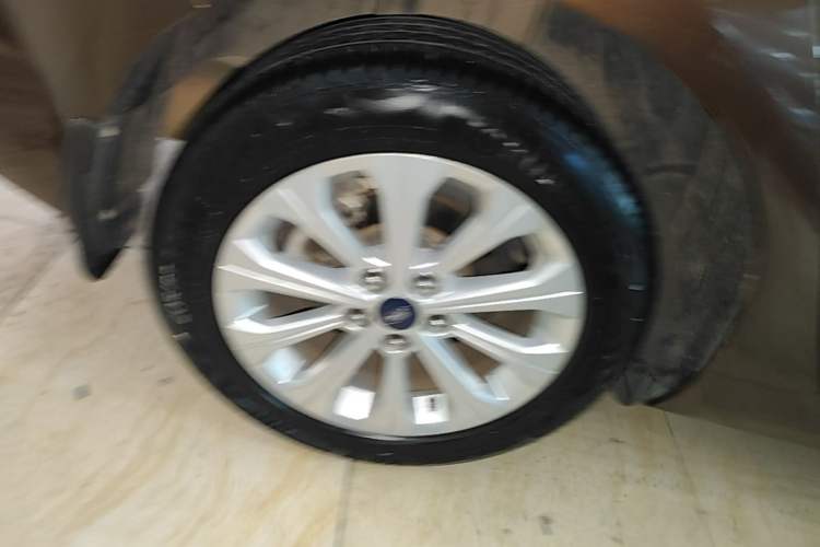 Used Ford Escort 2015 1.5L Automatic Fashion Model Right Rear Wheel Hub