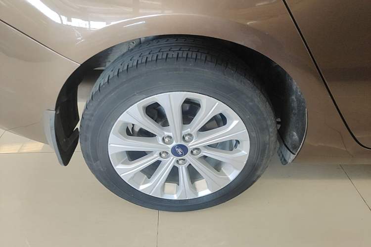 Used Ford Escort 2015 1.5L Automatic Fashion Model Right Rear Wheel Hub