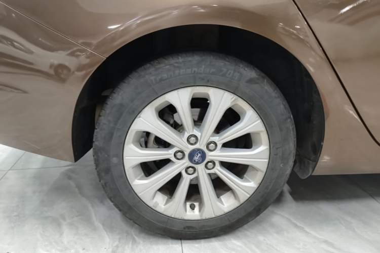 Used Ford Escort 2015 1.5L Automatic Fashion Model Right Rear Wheel Hub