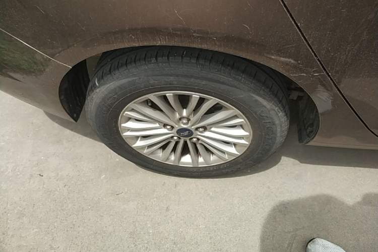 Used Ford Escort 2015 1.5L Automatic Comfort Edition Right Rear Wheel Hub