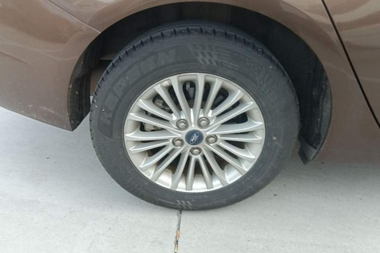 Used Ford Escort 2015 1.5L Automatic Comfort Edition Right Rear Wheel Hub