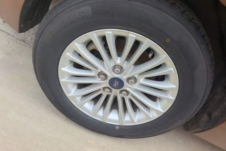 Used Ford Escort 2015 1.5L Automatic Comfort Edition Right Rear Wheel Hub