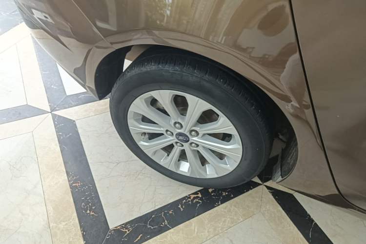 Used Ford Escort 2015 1.5L Automatic Fashion Model Right Rear Wheel Hub
