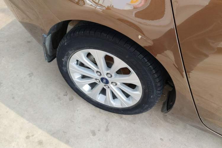 Used Ford Escort 2015 1.5L Manual Fashion Edition Right Rear Wheel Hub