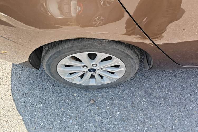 Used Ford Escort 2015 1.5L Automatic Fashion Model Right Rear Wheel Hub