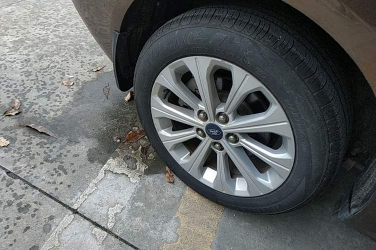 Used Ford Escort 2015 1.5L Automatic Fashion Model Right Rear Wheel Hub