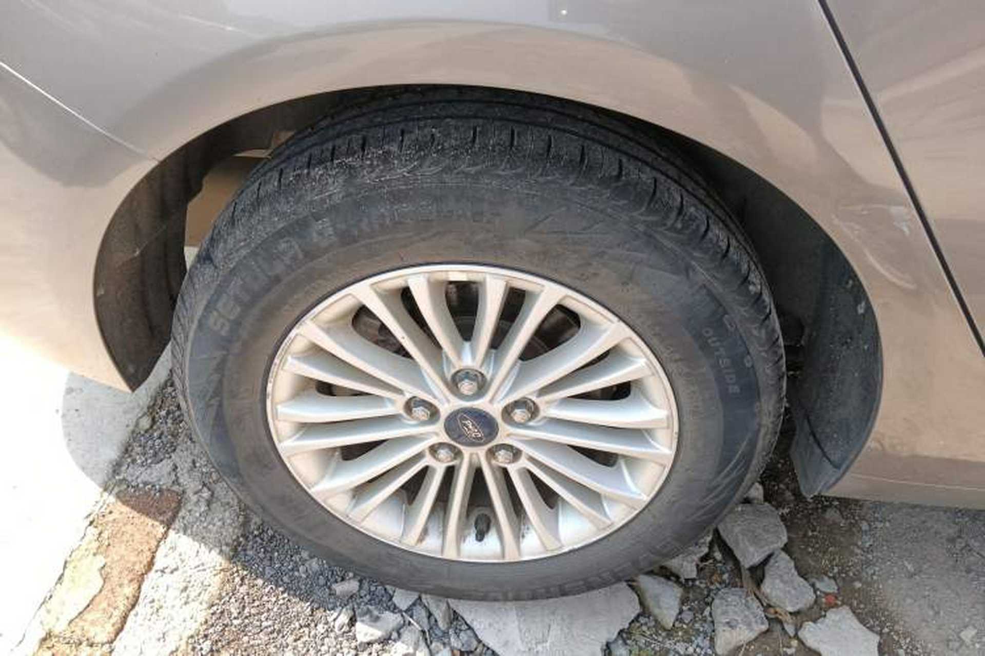 Used Ford Escort 2015 1.5L Automatic Comfort Edition Right Rear Wheel Hub