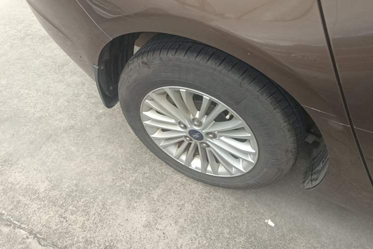 Used Ford Escort 2015 1.5L Manual Comfort Model Right Rear Wheel Hub
