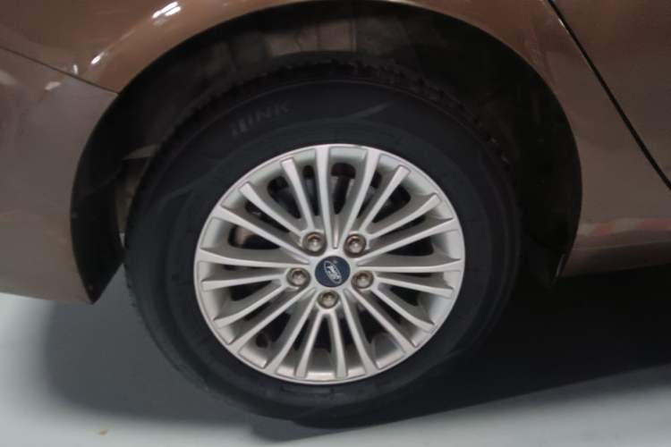 Used Ford Escort 2015 1.5L Automatic Comfort Edition Right Rear Wheel Hub