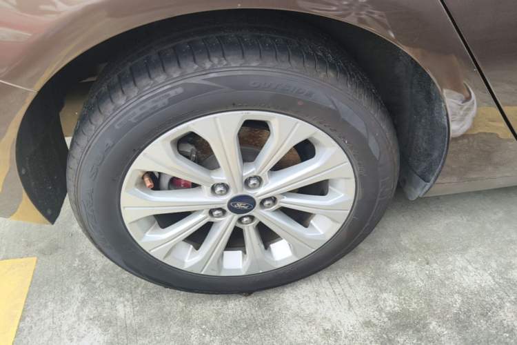 Used Ford Escort 2015 1.5L Automatic Fashion Model Right Rear Wheel Hub