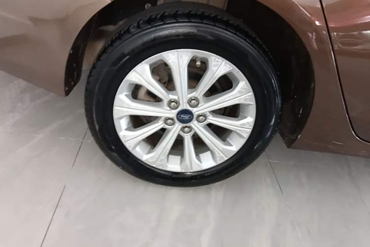 Used Ford Escort 2015 1.5L Automatic Fashion Model Right Rear Wheel Hub