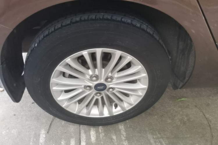 Used Ford Escort 2015 1.5L Automatic Comfort Edition Right Rear Wheel Hub