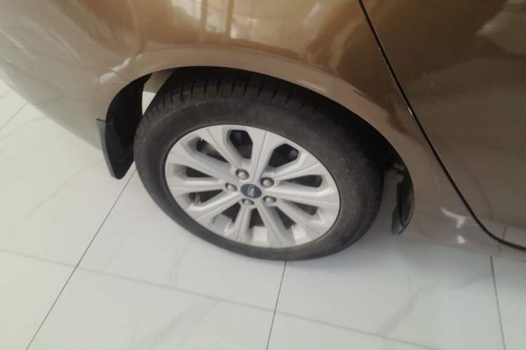 Used Ford Escort 2015 1.5L Manual Fashion Edition Right Rear Wheel Hub