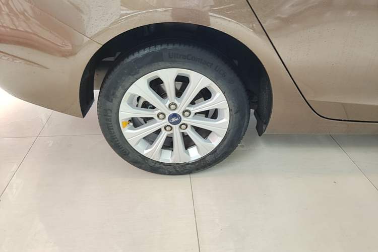 Used Ford Escort 2015 1.5L Automatic Fashion Model Right Rear Wheel Hub