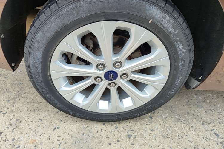 Used Ford Escort 2015 1.5L Manual Fashion Edition Right Rear Wheel Hub