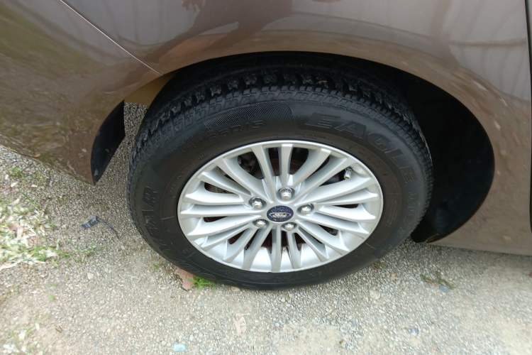 Used Ford Escort 2015 1.5L Automatic Comfort Edition Right Rear Wheel Hub