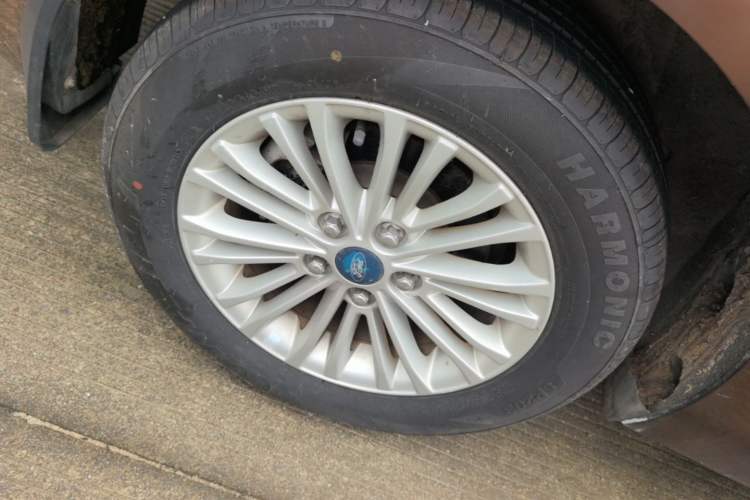 Used Ford Escort 2015 1.5L Automatic Comfort Edition Right Rear Wheel Hub