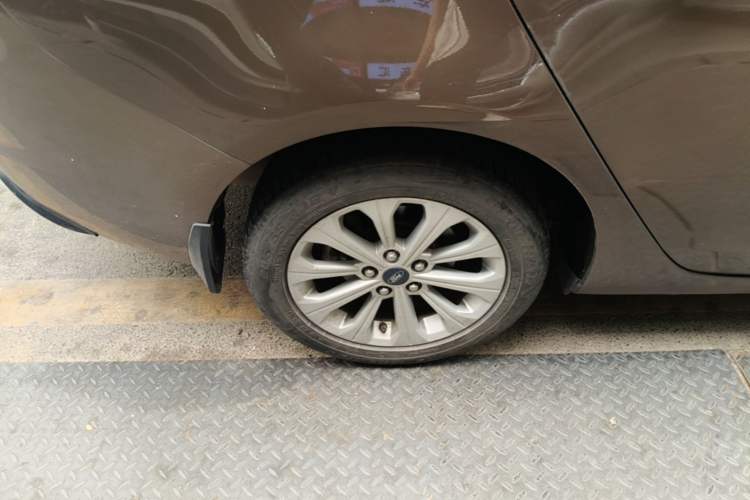 Used Ford Escort 2015 1.5L Automatic Fashion Model Right Rear Wheel Hub