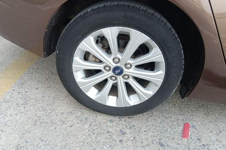 Used Ford Escort 2015 1.5L Automatic Fashion Model Right Rear Wheel Hub