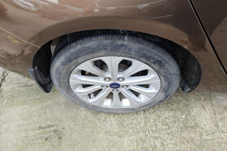 Used Ford Escort 2015 1.5L Automatic Fashion Model Right Rear Wheel Hub
