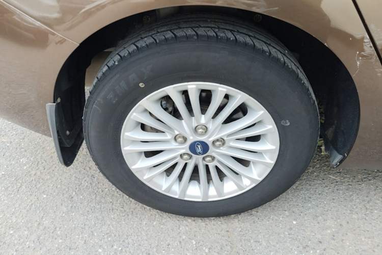Used Ford Escort 2015 1.5L Automatic Comfort Edition Right Rear Wheel Hub
