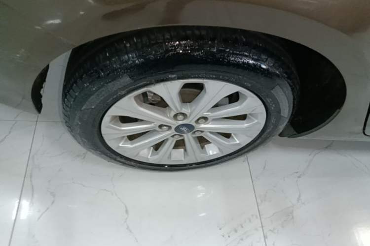 Used Ford Escort 2015 1.5L Automatic Comfort Edition Right Rear Wheel Hub